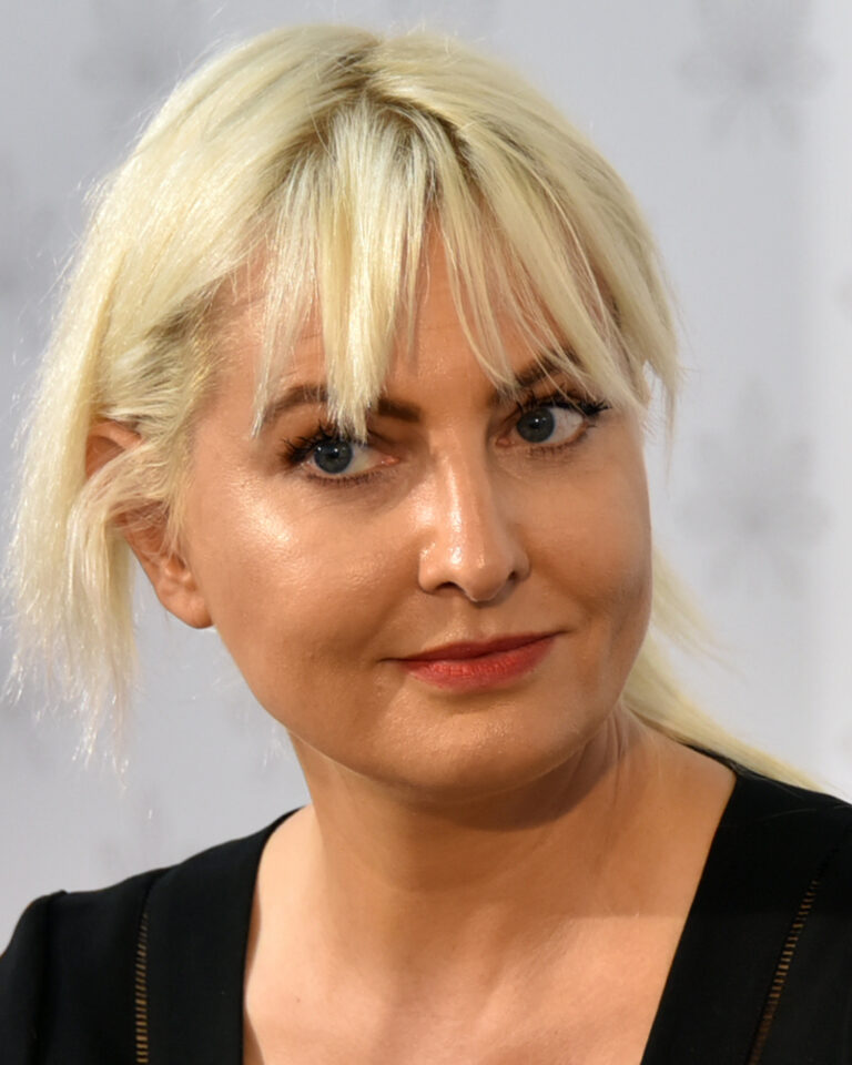 Česká spisovateľka a novinárka Bára Nesvadbová