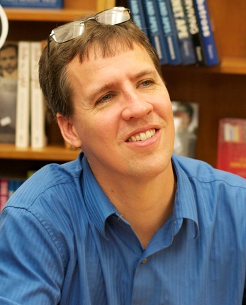 Jeff Kinney počas autogramiády